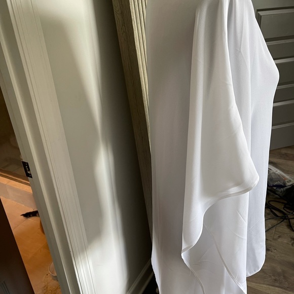 NWT! Elan blousy tunic Sexy! Sheer fabric. Sophisticated silhouette! - Picture 8 of 8